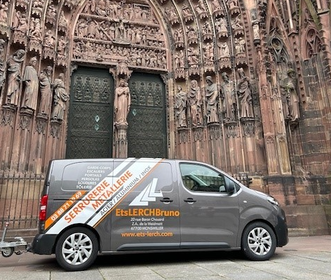 voiutre devant eglise de strasbourg